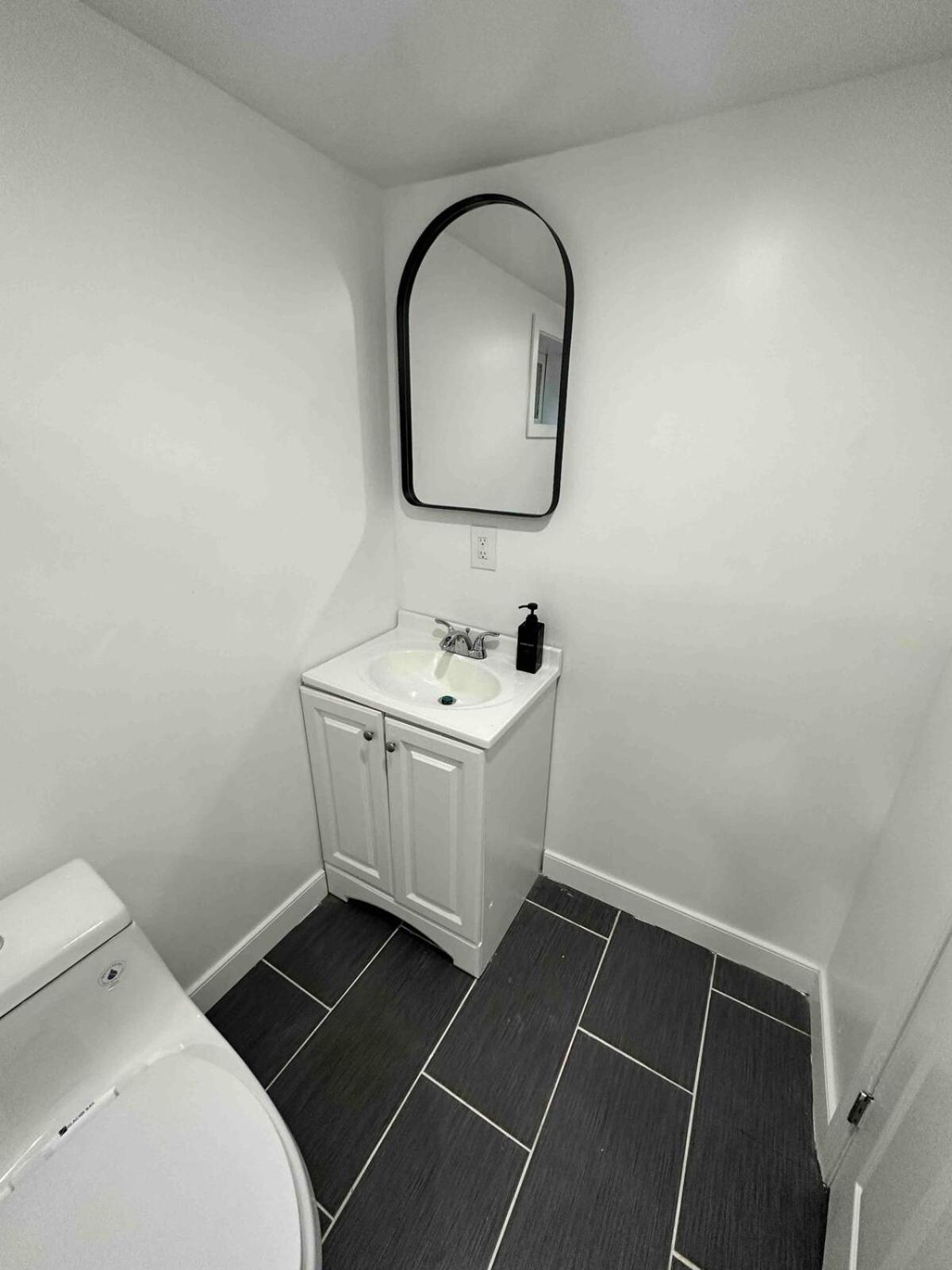 Lovely Basement 1-Bedroom With Free Parking 华盛顿哥伦比亚 外观 照片