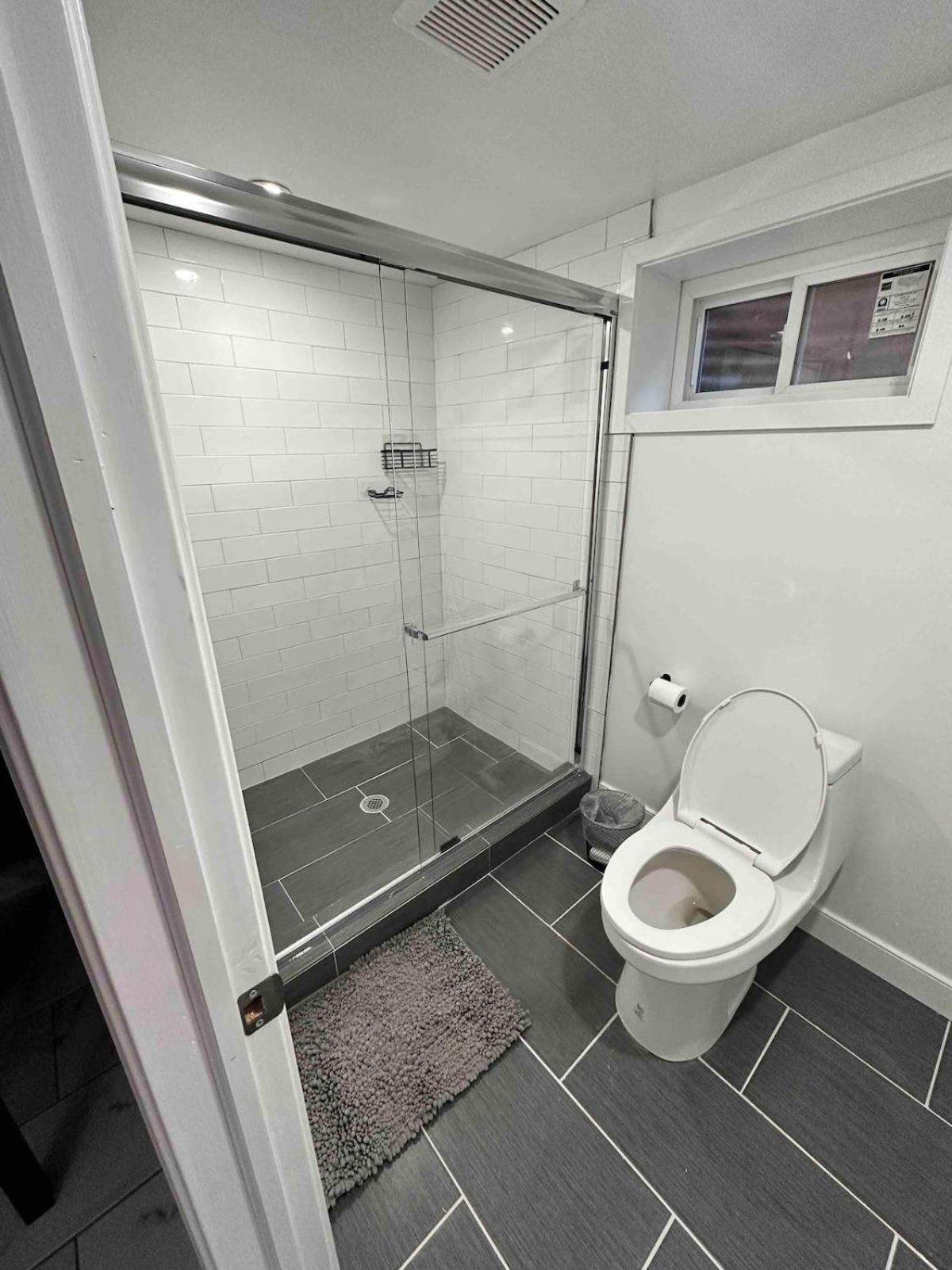 Lovely Basement 1-Bedroom With Free Parking 华盛顿哥伦比亚 外观 照片